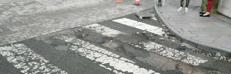 Imagen de archivo de baches en una vía de Telde/TA.